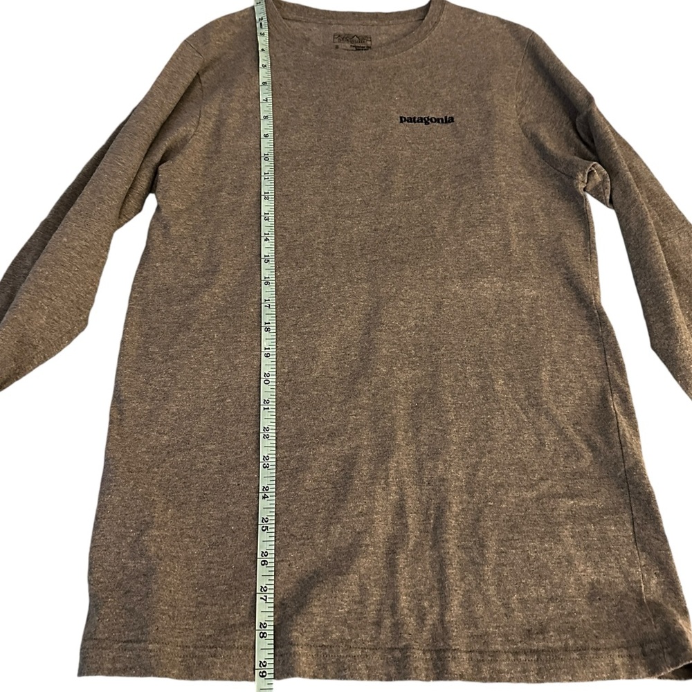 Patagonia men’s P-6 logo responsibili-tee size small. Long sleeves, gray - Picture 6 of 10
